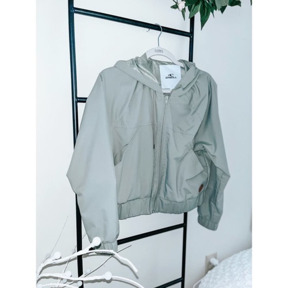 Rain jacket/ Wind Breaker